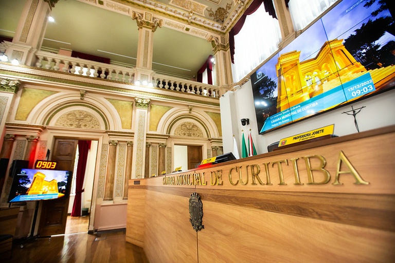 Vereadores de Curitiba formam nove blocos parlamentares para 2023